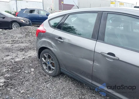 2014 Ford Focus Se z USA, uszkodzony, nr VIN 1FADP3K24EL302383
